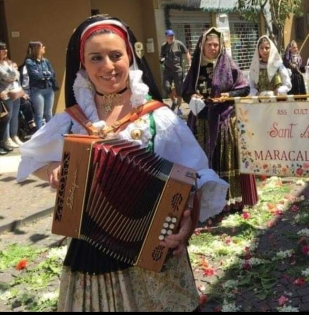 lungo le strade del paese festa di Sant'Efisio 